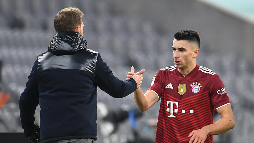 Marc Roca (r.) überzeugte gegen Stuttgart und Wolfsburg. Trainer Nagelsmann dürfte das freuen. Marc Roca (r.) überzeugte gegen Stuttgart und Wolfsburg. Trainer Nagelsmann dürfte das freuen.