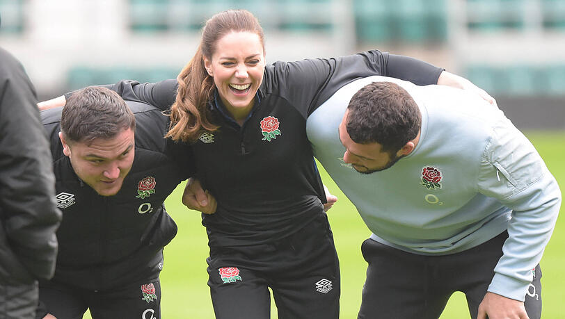 Die Ehefrau von Prinz William wollte unbedingt selbst mit den Rugby-Mannschaften trainieren. Die Ehefrau von Prinz William wollte unbedingt selbst mit den Rugby-Mannschaften trainieren.