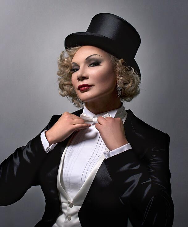 Chris Kolonko als Marlene Dietrich: &bdquo;Dazu habe ich f&uuml;r diesen Abend drei Kost&uuml;me in petto.&ldquo;