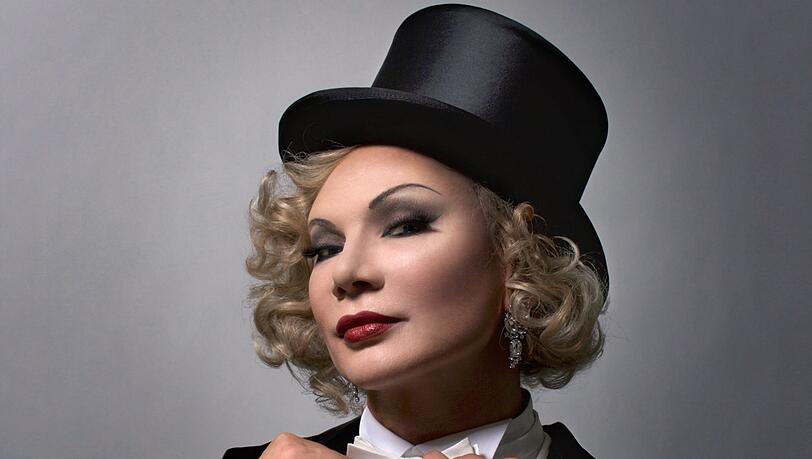 Chris Kolonko als Marlene Dietrich: &bdquo;Dazu habe ich f&uuml;r diesen Abend drei Kost&uuml;me in petto.&ldquo;