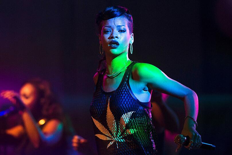 Rihanna rockt ihr Geheimkonzert in Berlin.