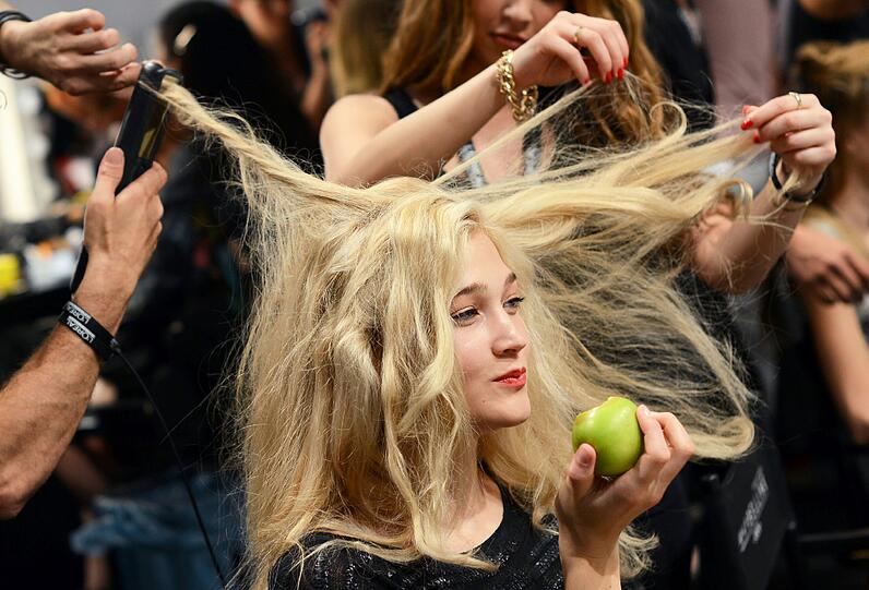 36,53 Euro zahlt die Müncherin im Schnitt beim Friseur. Männer geben dort weniger aus: 21,68 Euro.