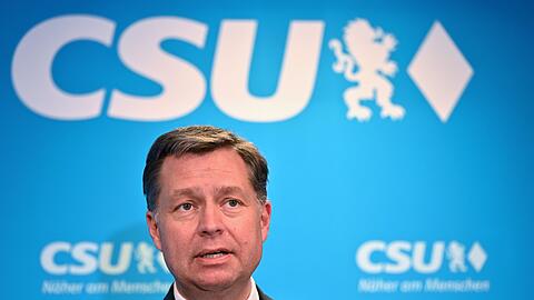 Stephan Mayer, CSU-Generalsekretär, spricht auf einer Pressekonferenz.