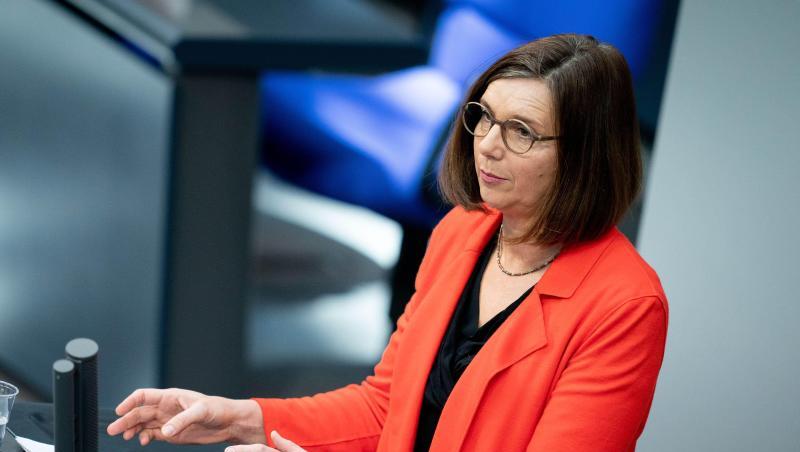 Krise in der Krise: Grünen-Fraktionschefin Katrin Göring-Eckardt findet es "unverantwortlich, dass innerhalb der Union die CSU jede Lösung blockiert". Krise in der Krise: Grünen-Fraktionschefin Katrin Göring-Eckardt findet es "unverantwortlich, dass innerhalb der Union die CSU jede Lösung blockiert".