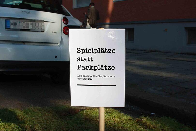 Aktivisten haben am Donnerstag Parkplätze besetzt.