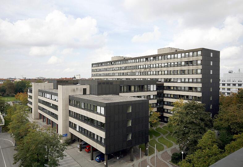 Marode: Das Finanzamt an der Deroystraße ist in einem sehr schlechten Zustand.