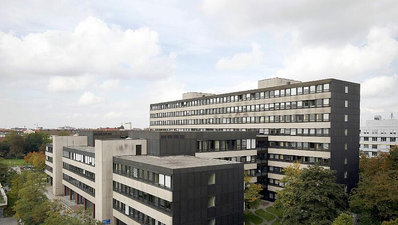 Marode: Das Finanzamt an der Deroystraße ist in einem sehr schlechten Zustand. Marode: Das Finanzamt an der Deroystraße ist in einem sehr schlechten Zustand.