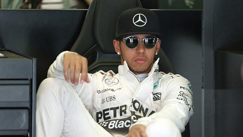 Lewis Hamilton bleibt bei Mercedes: Die offizielle Bestätigung aus Brackley soll noch vor dem Start des Grand-Prix-Wochenendes in Monaco erfolgen. Lewis Hamilton bleibt bei Mercedes: Die offizielle Bestätigung aus Brackley soll noch vor dem Start des Grand-Prix-Wochenendes in Monaco erfolgen.