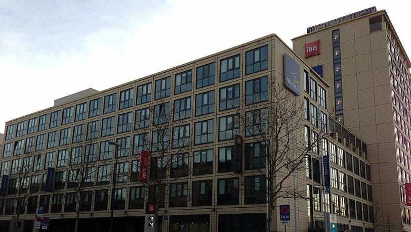 Das Hotel in der Parkstadt Schwabing. Zwar mit Parkhaus, aber kostenpflichtig, auch für Hotelgäste. Das Hotel in der Parkstadt Schwabing. Zwar mit Parkhaus, aber kostenpflichtig, auch für Hotelgäste.