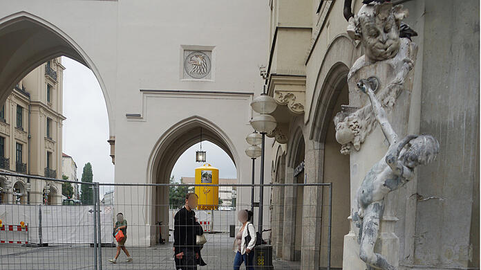 Eingezäunt ist das Brunnenbuberl schon.