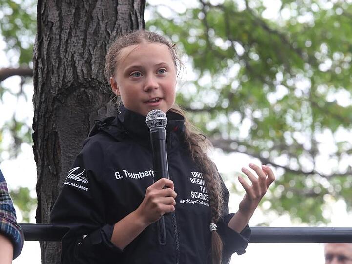 Greta Thunberg nach ihrer Ankunft. Die Klimaaktivistin war am 14. August im englischen Plymouth zu einer Atlantiküberquerung mit dem Rennsegler "Malizia" aufgebrochen.