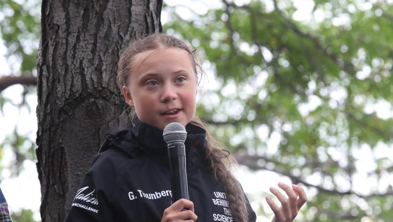 Greta Thunberg nach ihrer Ankunft. Die Klimaaktivistin war am 14. August im englischen Plymouth zu einer Atlantiküberquerung mit dem Rennsegler "Malizia" aufgebrochen. Greta Thunberg nach ihrer Ankunft. Die Klimaaktivistin war am 14. August im englischen Plymouth zu einer Atlantiküberquerung mit dem Rennsegler "Malizia" aufgebrochen.