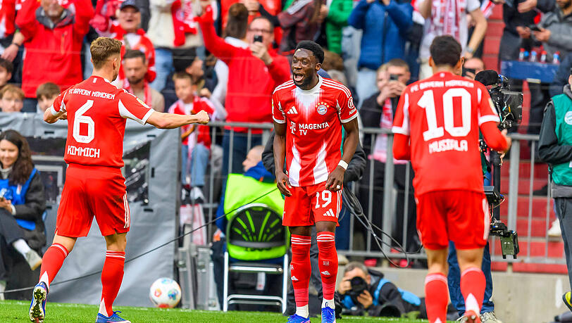 Der erste Gratulant von Alphonso Davies: Joshua Kimmich.