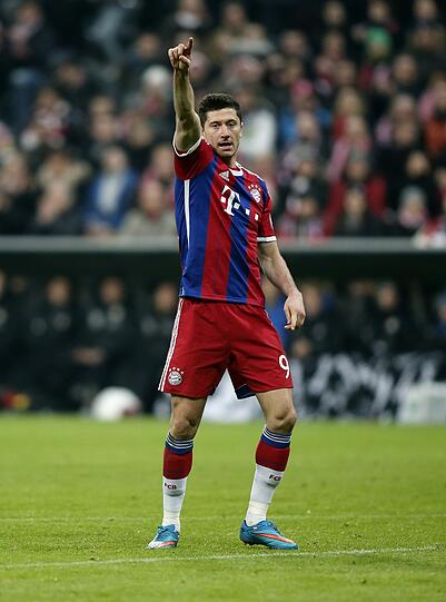 ROBERT LEWANDOWSKI - NOTE 4 - Fiel mit feiner Technik, aber wenig Chancen auf. Die wenigen vergab er. Versuchte es immer wieder zu erzwingen.
