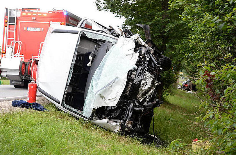 Schwerer Unfall in Chieming: Die Bilder vom Einsatz der Rettungskräfte.