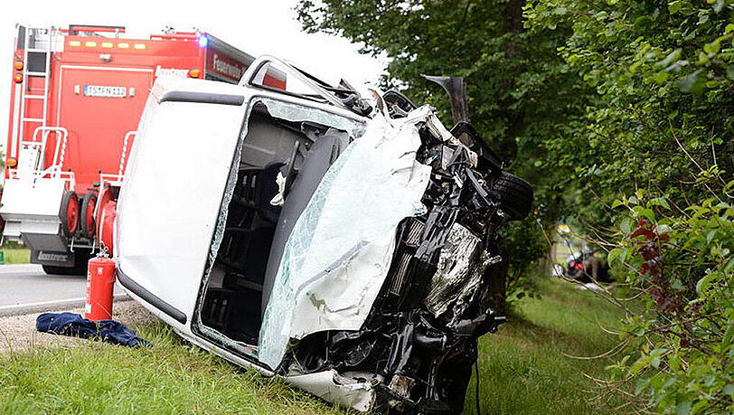 Schwerer Unfall in Chieming: Die Bilder vom Einsatz der Rettungskräfte. Schwerer Unfall in Chieming: Die Bilder vom Einsatz der Rettungskräfte.