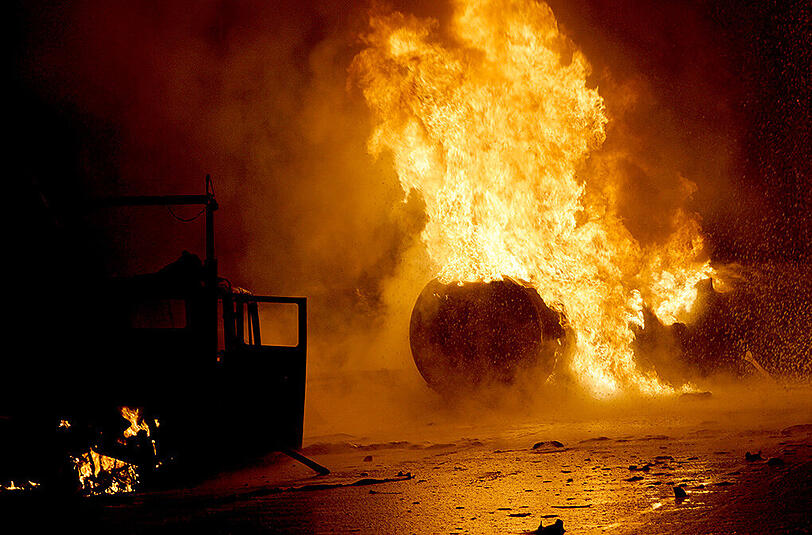 Ein voll beladener Tanklastzug ist auf der Autobahn 67 nahe dem hessischen Pfungstadt in Flammen aufgegangen und ausgebrannt.