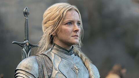 Die walisische Darstellerin Morfydd Clark als Elbin Galadriel in "Der Herr der Ringe: Die Ringe der Macht".