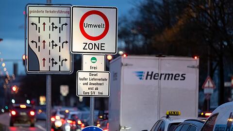 Es werden bald neue Schilder gebraucht: Der VGH hat die Stadt verdonnert, die Umweltzone auszuweiten.