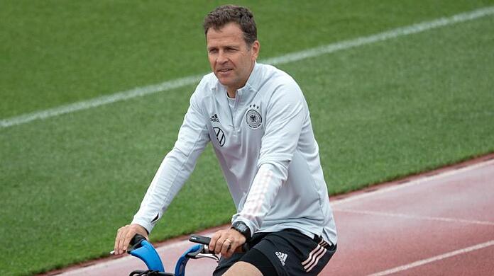 Im EM-Trainingslager oft auf dem Rad unterwegs: Oliver Bierhoff.