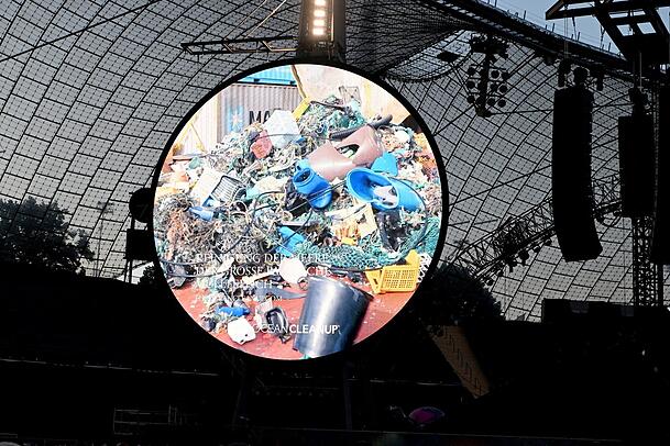 Ach ja, die Weltmeere möchten Coldplay auch retten. Ach ja, die Weltmeere möchten Coldplay auch retten.