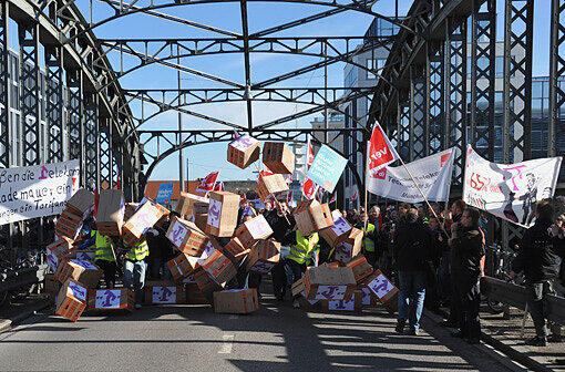 Warnstreik auf der Hackerbrücke: Die Gewerkschaft Verdi fordert von der Telekom 6,5 Prozent mehr Lohn.