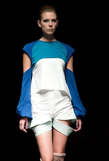 Ist das der neue Nackt-Trend? Bei der Fashion Week in Polen präsentieren Models transparente Mode - sehen Sie hier die besten Bilder.