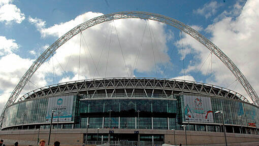 Endstation Sehnsucht für Hunderttausende Fußball-Fans: Das Londoner Wembley Stadion. Dort findet am 25. Mai das Endspiel der Champions League zwischen dem FC Bayern und Borussia Dortmund statt. Endstation Sehnsucht für Hunderttausende Fußball-Fans: Das Londoner Wembley Stadion. Dort findet am 25. Mai das Endspiel der Champions League zwischen dem FC Bayern und Borussia Dortmund statt.