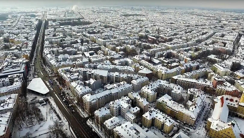 Winter-Wunderland: Das verschneite Altschwabing von oben. Winter-Wunderland: Das verschneite Altschwabing von oben.