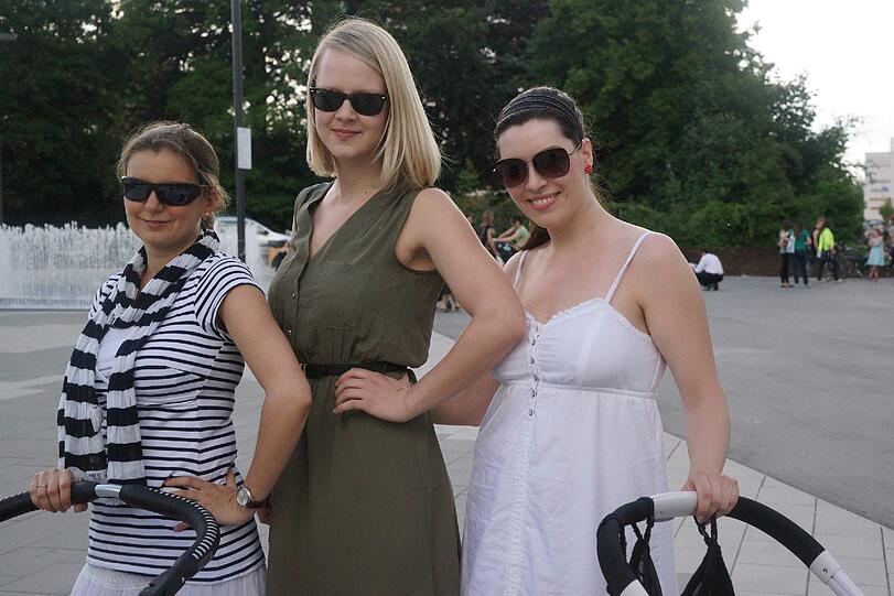 Sonnenbrillen-Trio: Irina, Lisa und Indira.