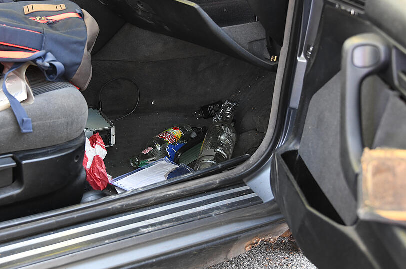 An dem alten 5er BMW entstand wirtschaftlicher Totalschaden - Bilder vom Unfallort.
