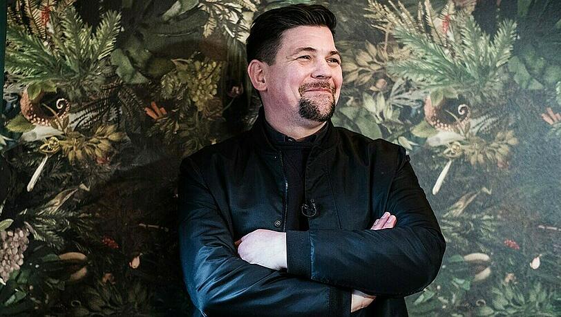 Tim Mälzer kocht sich bei "Kitchen Impossible" erneut im Duell um die Welt. Tim Mälzer kocht sich bei "Kitchen Impossible" erneut im Duell um die Welt.