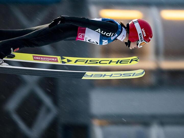 Katharina Althaus gewann mit den deutschen Skispringerinnen den Team-Wettbewerb in Zao.