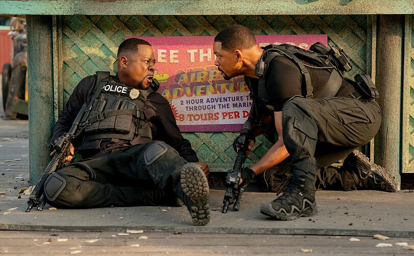 Normalerweise jagen Marcus (Martin Lawrence, links) und Mike (Will Smith) die b&ouml;sen Buben, in "Bad Boys: Ride or Die" sind sie pl&ouml;tzlich selbst auf der Flucht vor der Polizei.