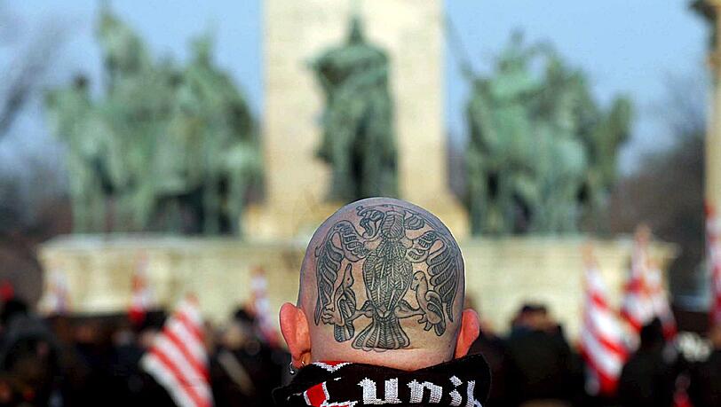 Ein ungarischer Neonazi in Budapest (Archivbild). Am Wochenende machen ungarische Neonazis Stopp in München. Ein ungarischer Neonazi in Budapest (Archivbild). Am Wochenende machen ungarische Neonazis Stopp in München.
