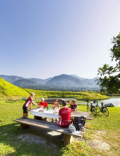 Genussradfahren am Drauradweg R1 mit einem Kärntner Picknick.- Herz was willst du mehr.