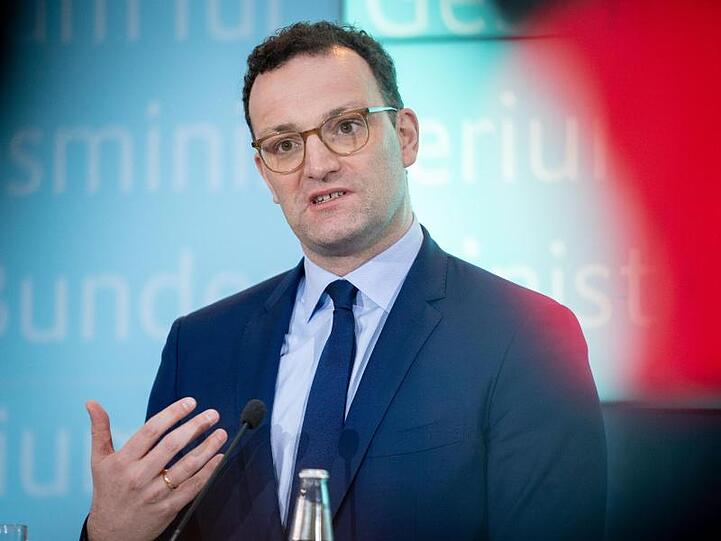 Jens Spahn (CDU), Bundesminister für Gesundheit, äußert sich in seinem Ministerium zum erster Coronavirus-Fall in Deutschland. Foto: Kay Nietfeld/dpa