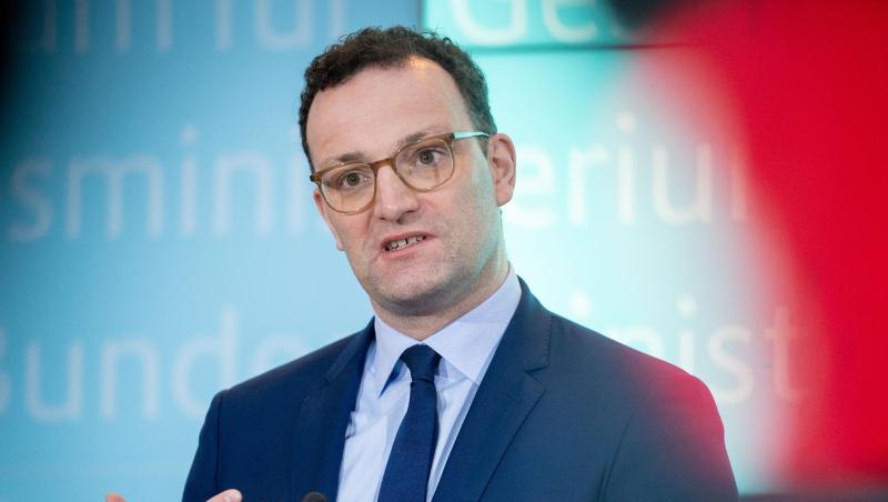 Jens Spahn (CDU), Bundesminister für Gesundheit, äußert sich in seinem Ministerium zum erster Coronavirus-Fall in Deutschland. Foto: Kay Nietfeld/dpa Jens Spahn (CDU), Bundesminister für Gesundheit, äußert sich in seinem Ministerium zum erster Coronavirus-Fall in Deutschland. Foto: Kay Nietfeld/dpa