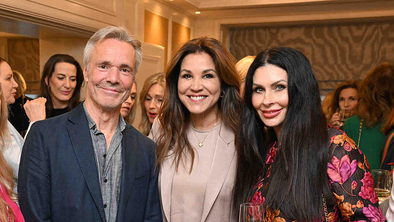 Hannes Jaenicke mit Moderatorin Karen Webb und Fashion-Expertin Jeanette Graf. Hannes Jaenicke mit Moderatorin Karen Webb und Fashion-Expertin Jeanette Graf.