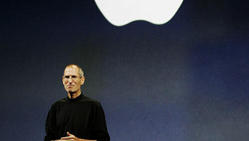Geschäftsfüher, Mitbegründer und Kultfigur: Am Mittwoch empfängt die Gemeinde wieder andächtig das neueste Apple-Produkt aus den Händen von Steve Jobs. Geschäftsfüher, Mitbegründer und Kultfigur: Am Mittwoch empfängt die Gemeinde wieder andächtig das neueste Apple-Produkt aus den Händen von Steve Jobs.