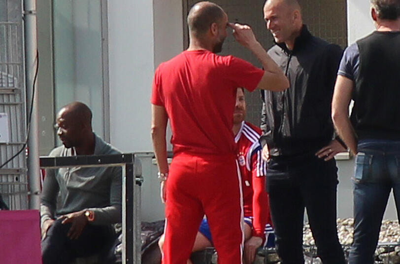 Zinedine Zidane, Willy Sagnol und Co. am Trainingsgelände des FC Bayern an der Säbener Straße.