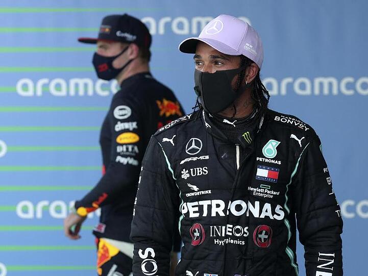 Auf der Jagd nach der Pole in Spa: Mercedes-Pilot Lewis Hamilton (r) und Red-Bull-Fahrer Max Verstappen.