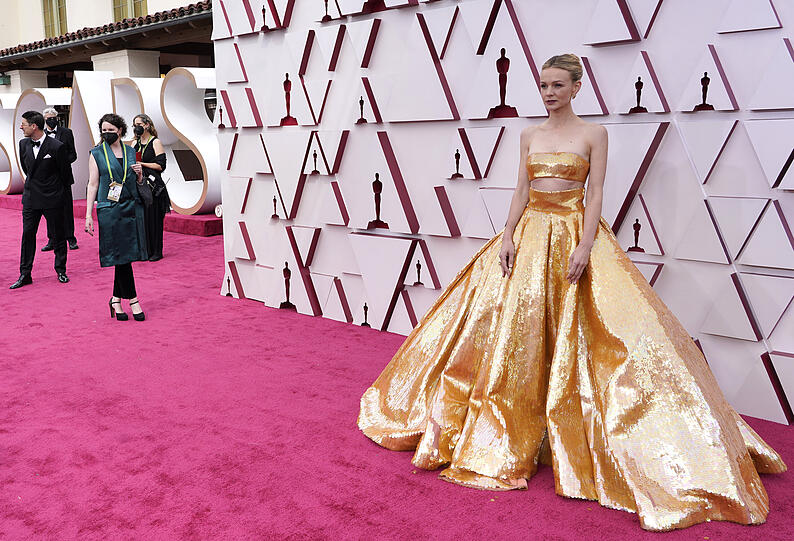 Top: Carey Mulligan erschien in einem schimmernden Gold