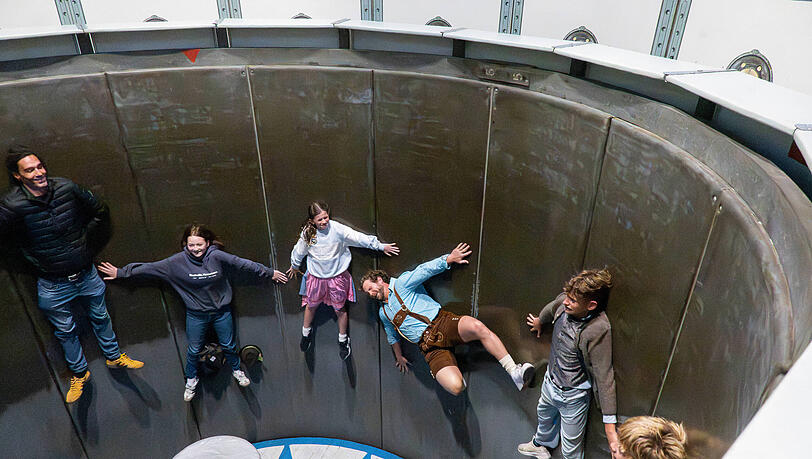 Im "Rotor": Plötzlich kleben die Fahrgäste an der Wand. Im "Rotor": Plötzlich kleben die Fahrgäste an der Wand.