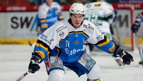 Darf mit den neuen NHL-Stars stürmen: EHC-Stürmer Martin Buchwieser. Darf mit den neuen NHL-Stars stürmen: EHC-Stürmer Martin Buchwieser.