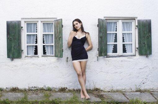 März: Katharina fordert auf zum Fensterln.