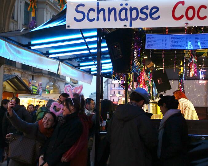 Die Bilder vom Tanz der Marktweiber am Viktualienmarkt.