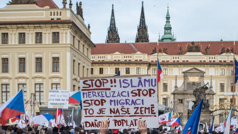 Anti-Islam-Demonstration in Prag: Tschechien hat im Jahr 2018 nur 47 Asylanträge anerkannt. Anti-Islam-Demonstration in Prag: Tschechien hat im Jahr 2018 nur 47 Asylanträge anerkannt.