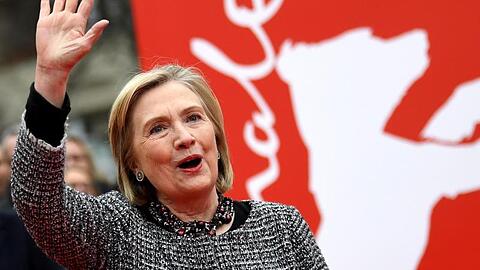 Hillary Clinton, Politikerin und ehemalige Außenministerin der USA, grüßt von der Berlinale.