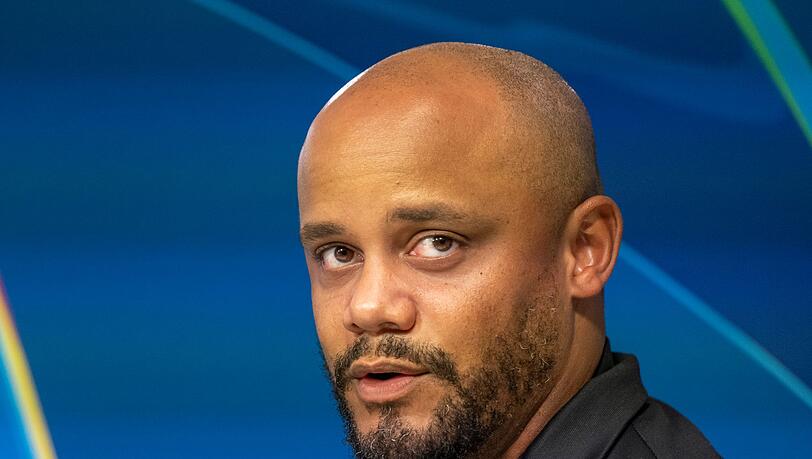 Vincent Kompany bei der Pressekonferenz in Zypern.
